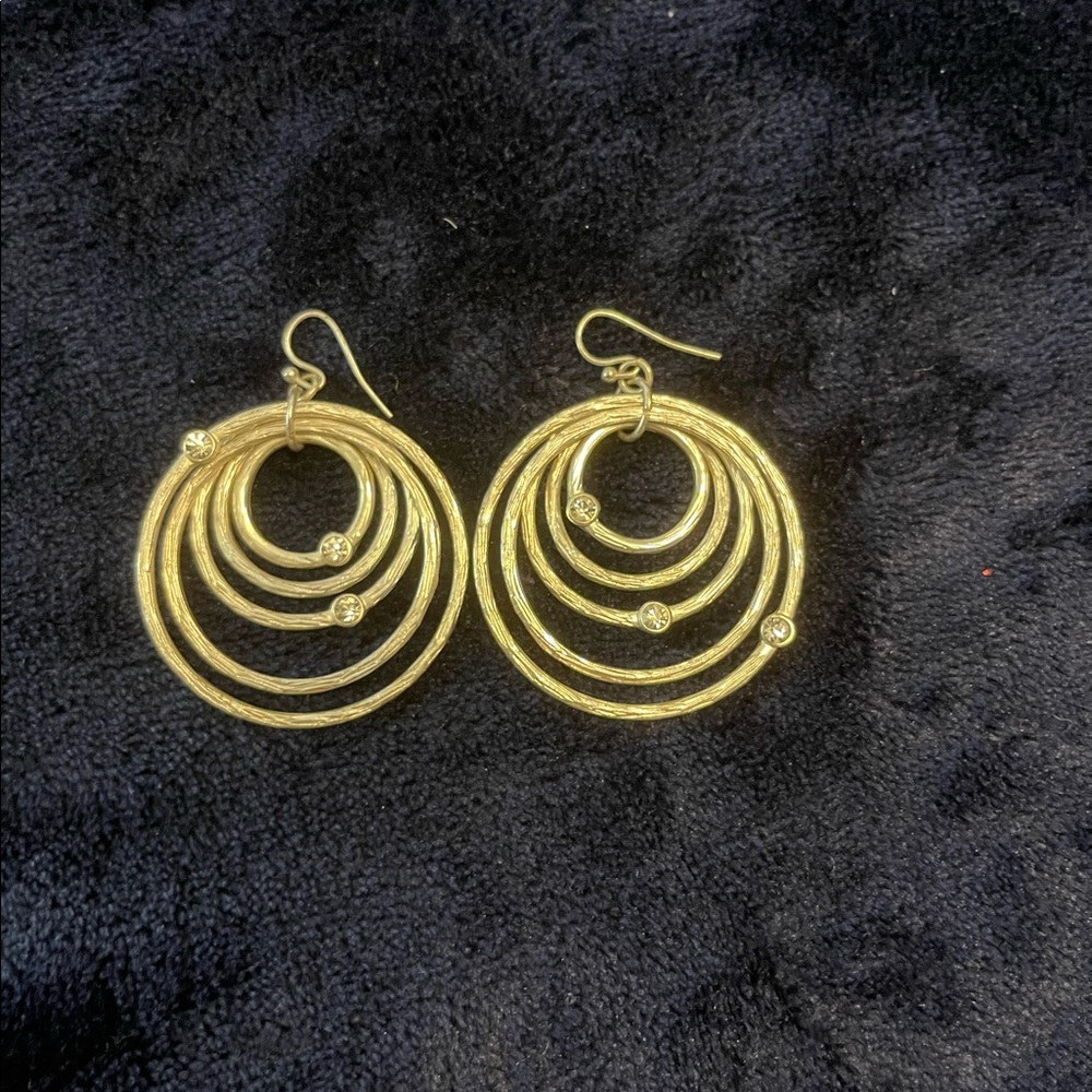 Beautiful earrings with stones new